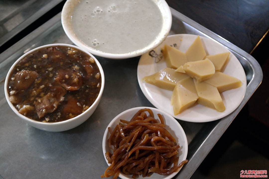 炒肝儿是哪个城市的特色小吃?