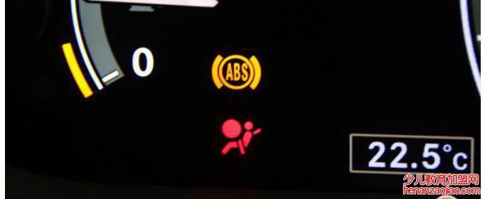 安全气囊故障灯亮了怎么回事？