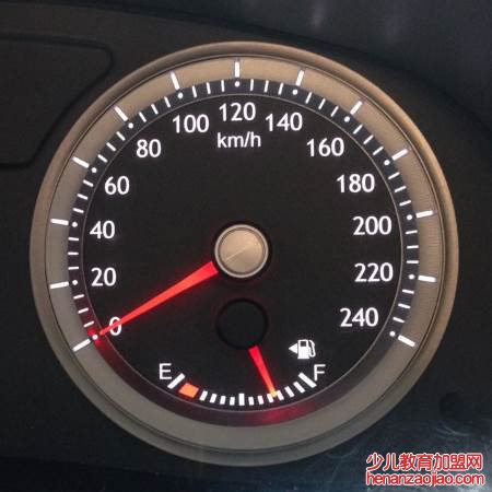 油表f是满还是e是满？