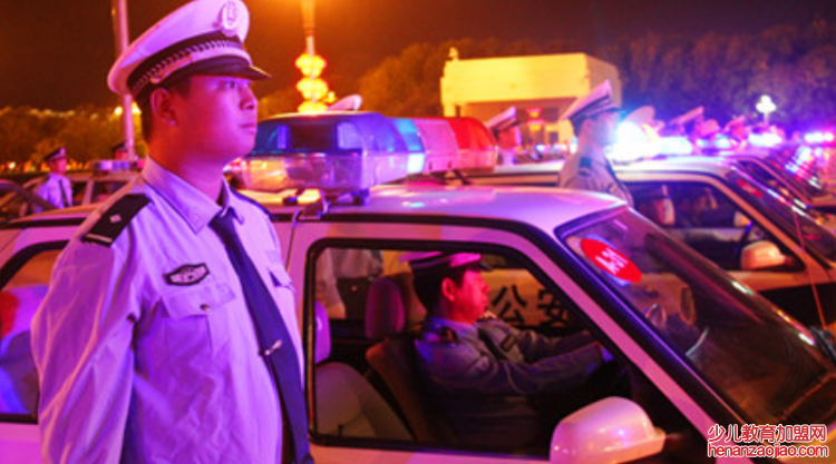 警车声音是什么样子的