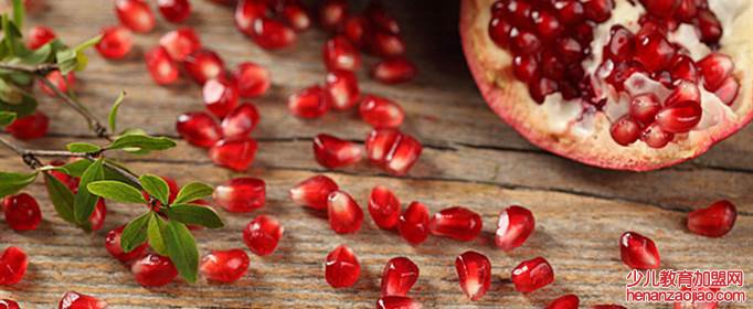 吃石榴要不要吐籽？