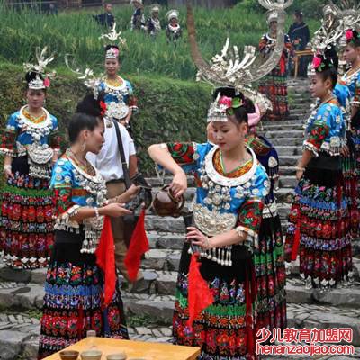 飞歌又称恰央是哪个民族的山歌？