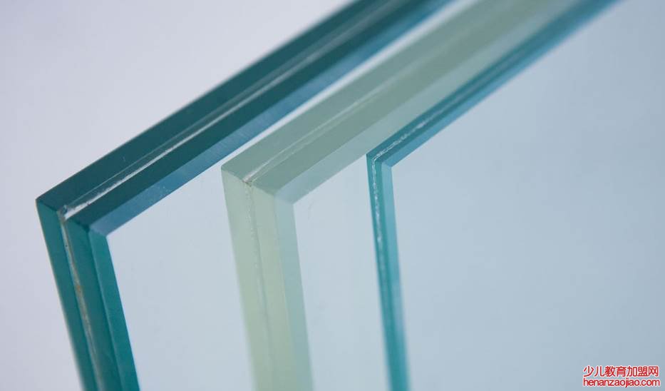 双层玻璃都隔音吗？