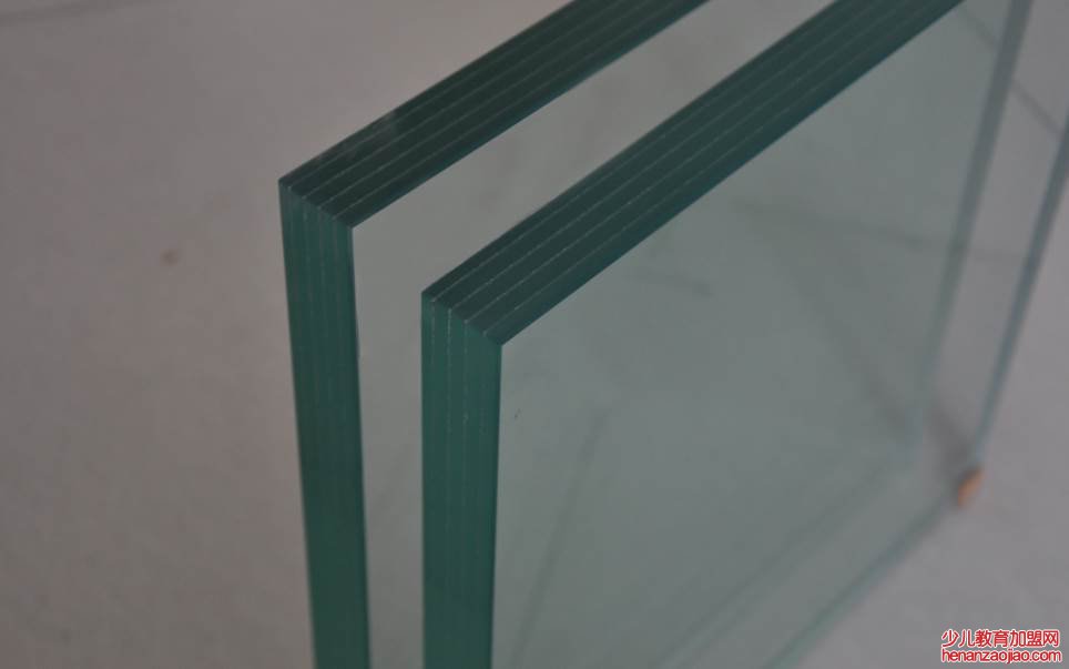 双层玻璃都隔音吗？