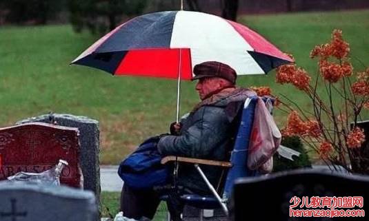 老人去世天下雨象征着什么？