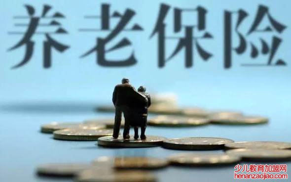 社保15年后每月拿多少?