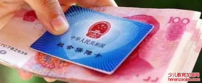 社保15年后每月拿多少?