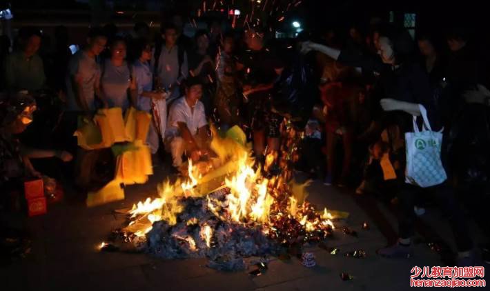 中元节烧纸什么时候烧最好?