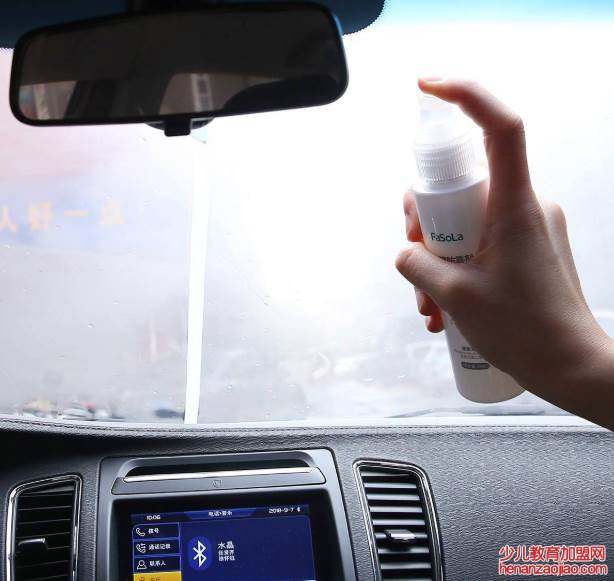 下雨天车窗玻璃起雾怎么办?