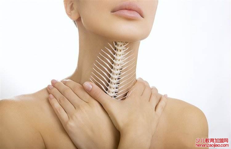 鱼刺卡喉咙里怎么办?最简单的方法是什么?