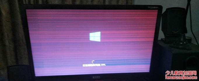 电脑屏幕花屏横条纹闪怎么办？