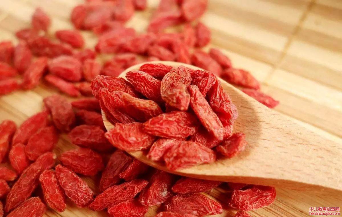 长期喝枸杞水的人怎么样？