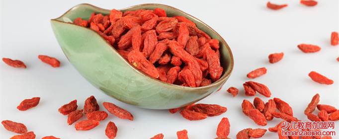 长期喝枸杞水的人怎么样？