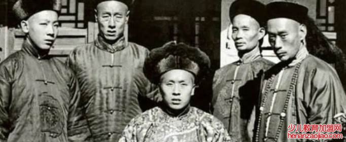 爱新觉罗现在姓什么?