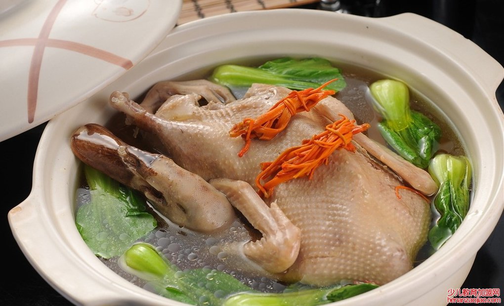 鸭子炖汤和什么一起炖最有营养？
